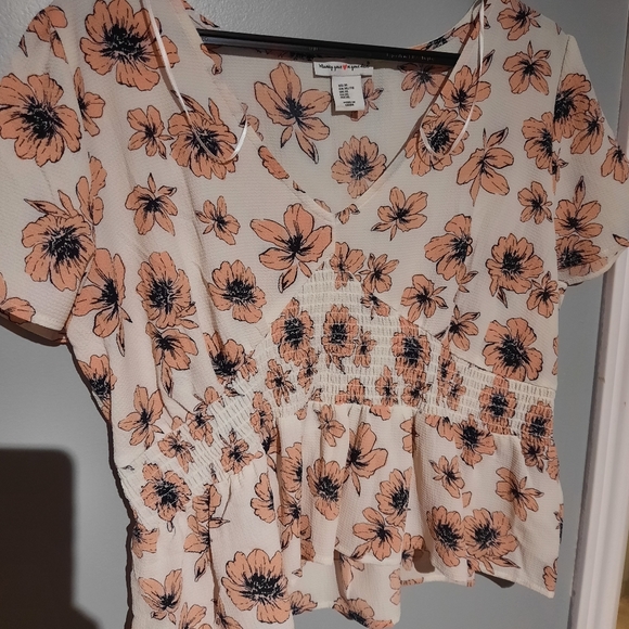 Cute Floral Crop top - Picture 2 of 2